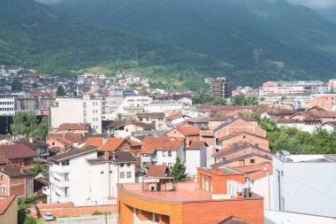 Kuzey Kosova 'daki güzel Peja kentine bakın