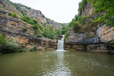 Kosova 'nın orta kesimindeki Mirusha parkında Mirusha şelaleleri