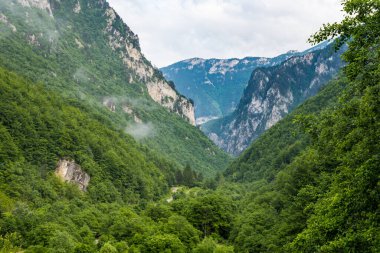 Kosova kırsalındaki Rugova kanyonunun güzel doğası