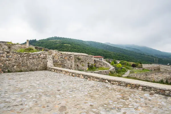 Kosova 'daki Prizren şatosunun kale duvarları