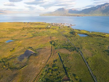 Kuzey İzlanda 'daki Hrisey adasının havadan görünüşü