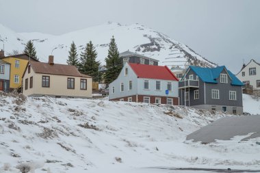Kasaba Siglufjordur North Iceland'deki / daki eski binalar
