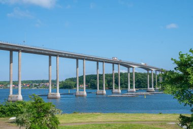 Danimarka 'da güneşli bir yaz gününde Svendborgsund' un güzel manzarası