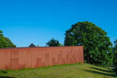 Danimarka 'nın Vordingborg kentindeki şato bölgesinde paslı bir bina.