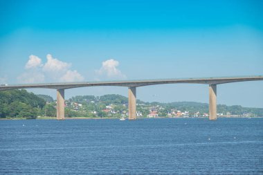 Danimarka kırsalında, Vejle fiyortu üzerindeki köprü.