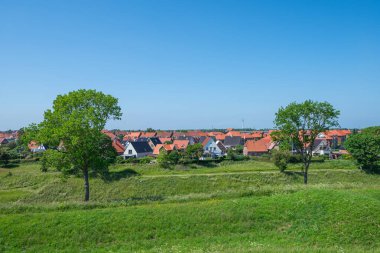 Danimarka 'nın Fredericia kasabası güneşli bir yaz gününde