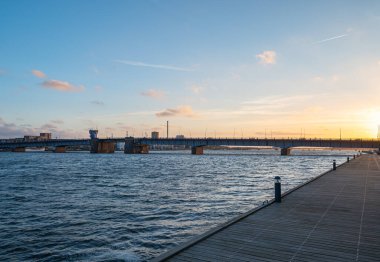 Danimarka 'da Aalborg şehrinin güzel silueti bir yaz günü