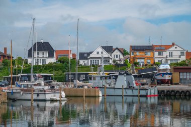 Rodvig Danimarka - 30 Mayıs. 2024: Limanda tekneler