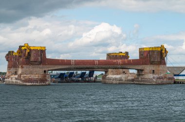 Danimarka 'da Frederikshavn limanında eski platform yıkıldı