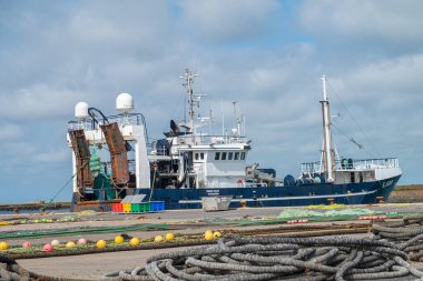 Thyboron, Danimarka - 6 Haziran. 2024: Trawler Emmie Noah limanda