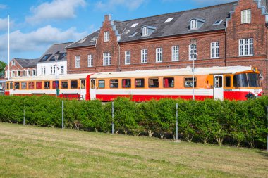 Lemvig Danimarka - 3 Haziran. 2024: Tren istasyonunda tren.