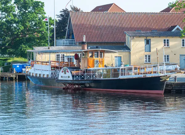 Silkeborg, Danimarka - 2 Haziran. 2024: Hjejlen limanında vapur