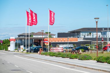 Hals Danimarka 6 Haziran. 2024: Şehirdeki Meny mağazası