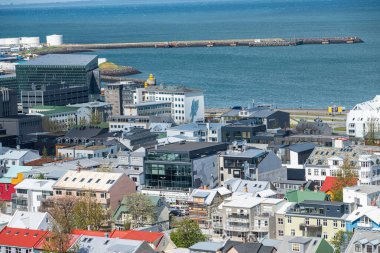 Reykjavik, İzlanda - 25 Mayıs. 2024: Şehir merkezinin hava görüntüsü