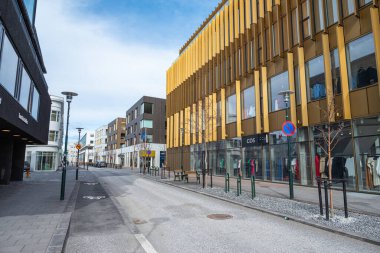 Reykjavik, İzlanda - 14 Nisan. 2024: Şehirdeki binalar