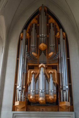 Reykjavik, İzlanda - 25 Mayıs. 2024: Hallgrimskirkja Kilisesi 'ndeki organ