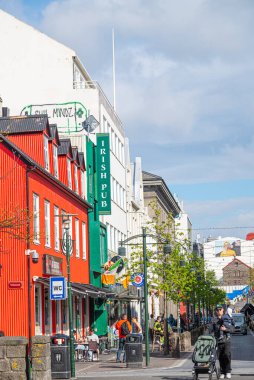 Reykjavik, İzlanda - 25 Mayıs. 2024: Ingolfstorg şehir meydanı