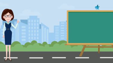 Sınıfta duran bir öğretmenin resmi