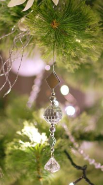 Yılbaşı ağacının yeni yıl süslemesi