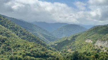 Dağlardaki güneş ışığını hisset 