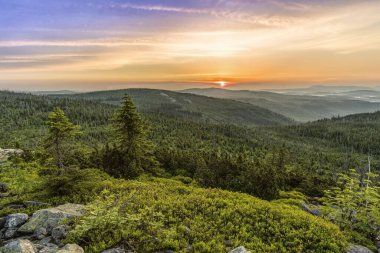 Morning Sky The Majestic Beauty of a Mountain Sunrise clipart