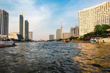 Bangkok 'un güzel silueti su kenarından