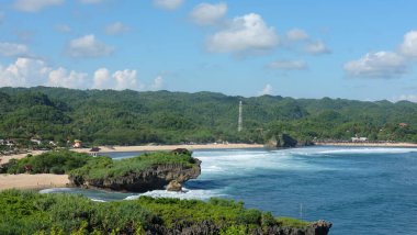 Pantai Drini, Gunung Kidul, Yogyakarta 'daki dağların tepesinden deniz manzarası