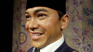 Singapur - 13 Nisan 2019: Soekarno - Politikacı ve Endonezya 'nın ilk başkanı - Madam Tussauds Singapur' un balmumu figürü