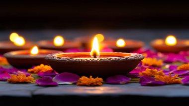 Rangoli desenli renkli çiçek yapraklarından yapılmış çiçek desenli bir çiçeğin üzerinde parlayan orta killi bir yağ lambasıyla Diwali kutlaması. Bu görüntü yapay zekayla yaratıldı.