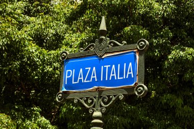 Buenos Aires, Arjantin - 27 Kasım 2024: Buenos Aires 'in Palermo mahallesindeki Plaza Italia' da 