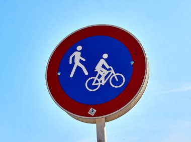 Bisiklet ve yaya için açık hava trafik tabelası