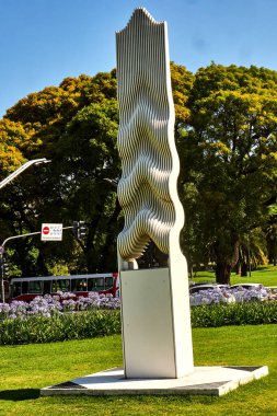 Buenos Aires, Arjantin - 27 Kasım 2024: Duvarda kolaj, duvar yazısı ve sokak sanatı.