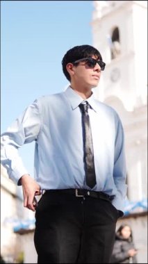  Tarihi Şehir Merkezi 'nde Genç Profesyonel Okuma Bilgesi