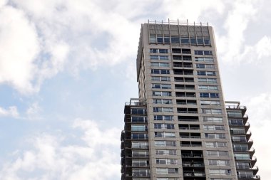 Mavi Gökyüzüne Karşı Modern Yüksek Binalar