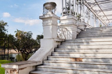 Beyaz Mermer Pergola Merdivenleri El Rosedal, Buenos Aires Mayıs 2025