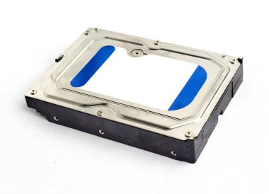 Açılı sabit disk beyaz arkaplanda izole edildi 