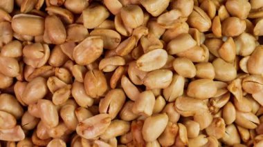 Dönen lezzetli kavrulmuş fıstık yığını manzarası. Reklam ya da terfi için mükemmel. Yatay çekim