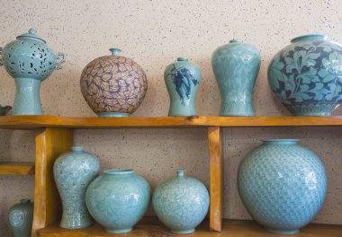 Kore 'deki Goryeo Celadon Festivali' nde çeşitli celadon sergileri görüldü.