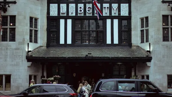 Londra, İngiltere, 30 Nisan 2023: Carnaby Caddesi manzarası
