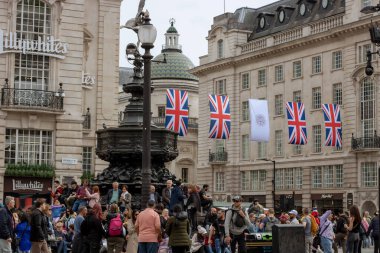 Piccadilly Sirki 'nde Eros Heykeli