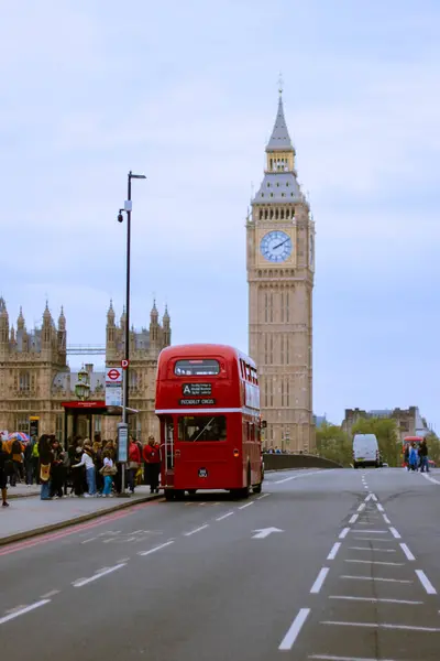 Big Ben ve kırmızı çift katlı vintage ile görüntüle