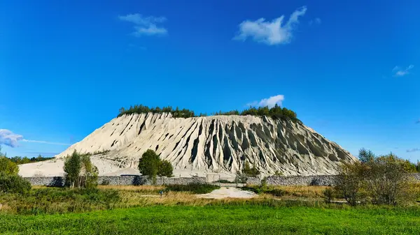 Estonya 'nın göbeğinde yer alan Rummu Quarry, doğal güzellik ve tarihsel entrikaların büyüleyici bir karışımıdır..