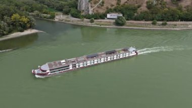 Nehir Gezisi gemisi Serenade Tuna Nehri 'nde yelken açıyor.