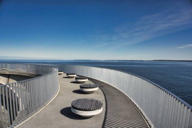Çağdaş Tallinn Gezinti Alanı Dairesel Banklar ve Deniz Manzaralı Seyahat Limanı