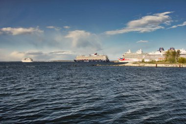 Tallinn Cruise Terminalinden ayrılan yolcu gemileri.