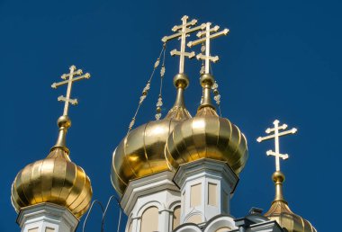 Ventspils, Letonya 'daki St. Nicholas Ortodoks Kilisesi Altın Soğan Kubbeleri