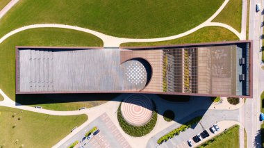 Letonya 'daki Çağdaş Mimari - Ventspils' deki VIP Merkezi 'nin Hava Görünümü