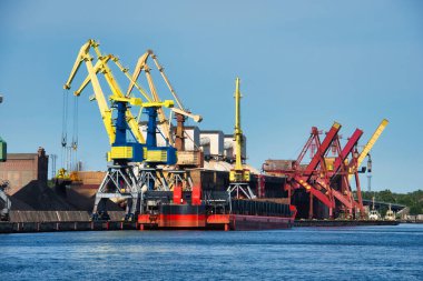 Ventspils Limanı, Letonya 'daki Endüstriyel Vinçler