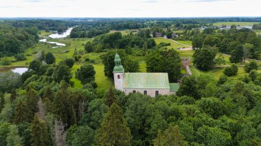 Karksi-Nuia, Estonya 'daki St. Peter Kilisesi Drone Manzarası
