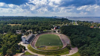 Pirita Velodrome ve Tallinn Skyline 'ın Havadan Görüntüsü, Estonya - 2025 Yazı